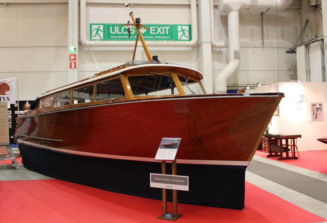 [Bastu-Fia Kr�k� Salongsb�t 1965 -salonkivene, Vene B�t 2012 -venemessut Helsinki]