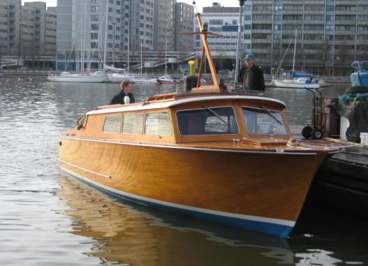 [...now they are shampooing me...]