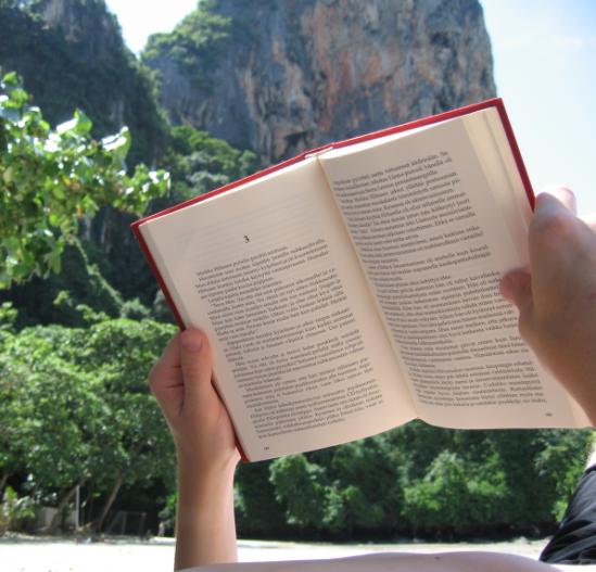 [Reading under the Leaves]