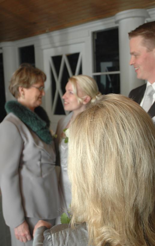 [Anopit onnittelemassa]