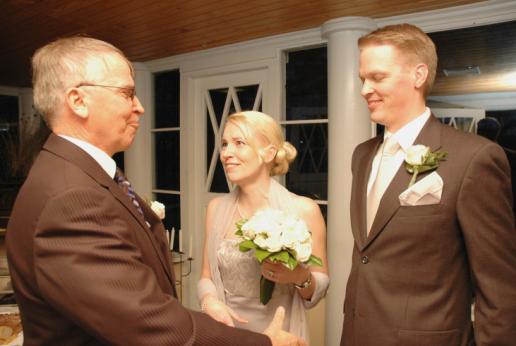 [Appivanhemmat saapuvat onnittelemaan]