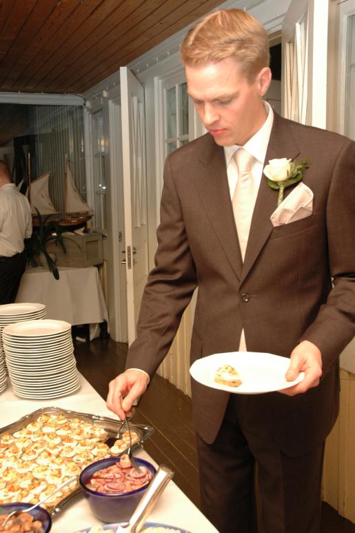 [P�iv�llisp�yd�n kimppuun]