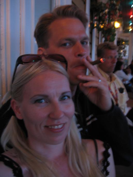 [Musiikkibaarissa � la N�dendal]