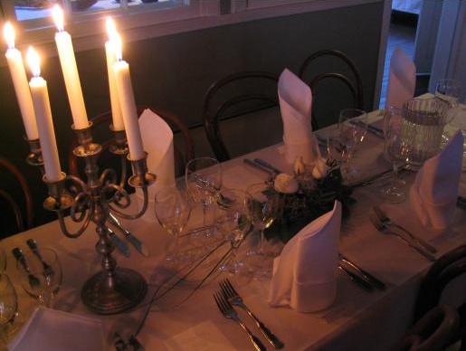 [Juhlakattaus odottaa vieraita]