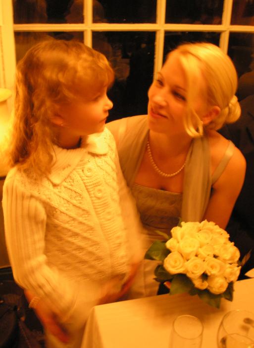 [Morsiusneito Elinan kanssa]